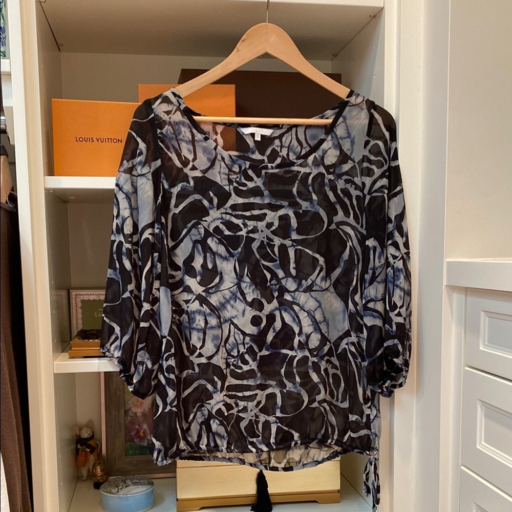 Black and Blue Puff Sleeve Blouse with Graphic Design and 3/4 Sleeves. Size XS/S